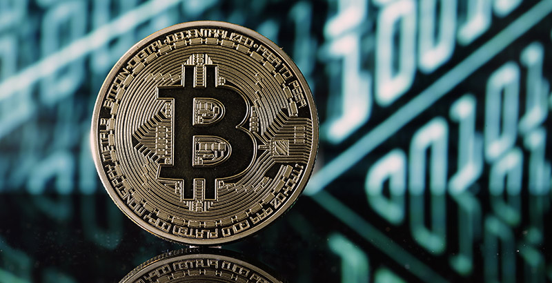 Bitcoin atinge o nouă valoare record. Criptomoneda a crescut cu 40% în acest an