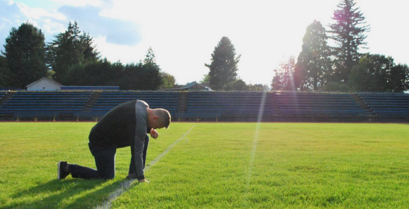 Conservative Supreme Court Justices Appear to Side with Football Coach  Suspended for Post-Game Prayers – The 74