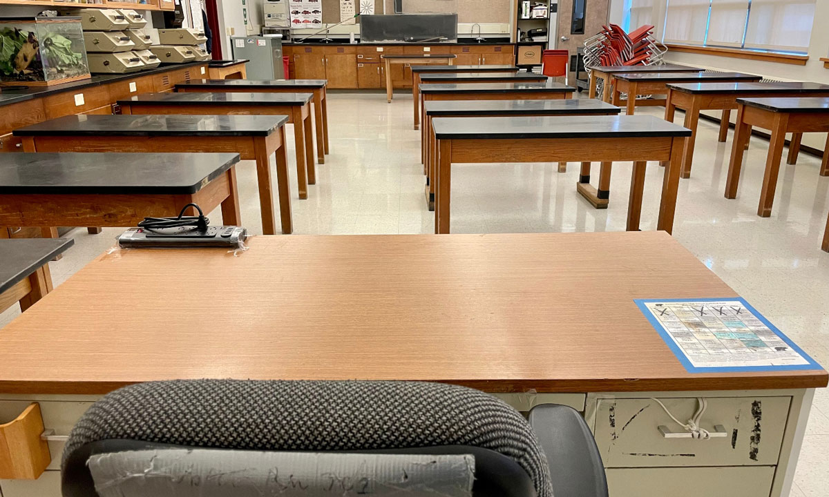 This photo shows an empty high school classroom.